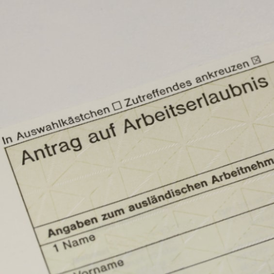 Aufenthaltstitel und Arbeitserlaubnis: Das müssen Sie wissen