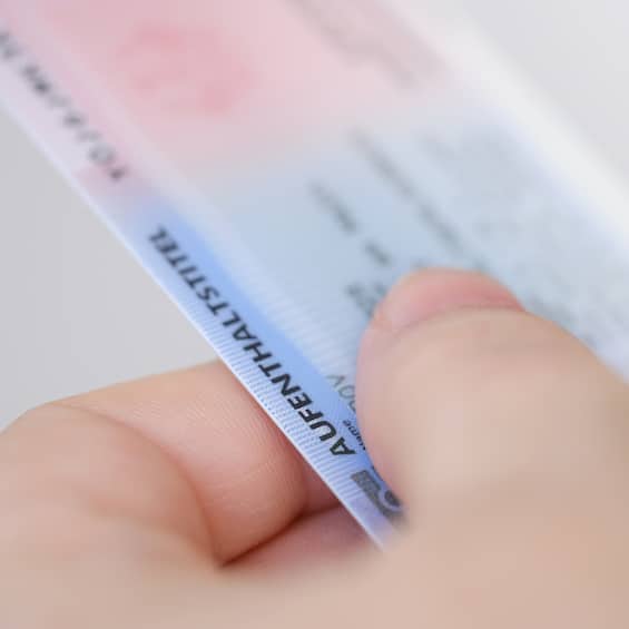 Eine unbefristete Aufenthaltserlaubnis gestattet einen dauerhaften Aufenthalt in Deutschland.